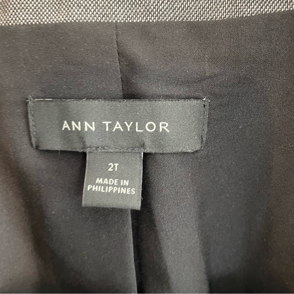 ANN TAYLOR Notched Collar 2 Button Blazer - Gray, Size 2 TALL - Picture 5 of 10